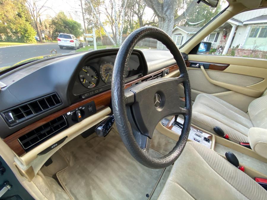 Интерьер Mercedes-Benz 280 SE (W126) 1983 года  (EU) (фото 33 из 62)